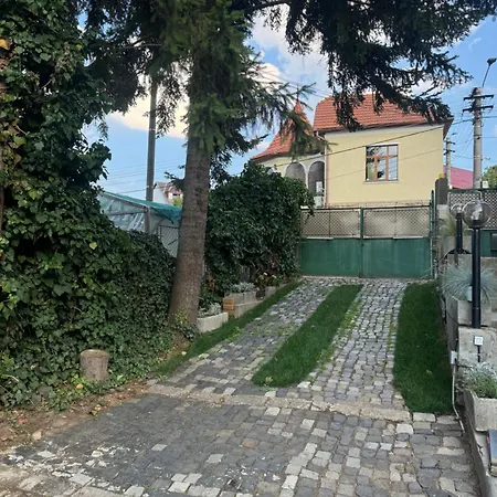 Gruia Garden Apartman